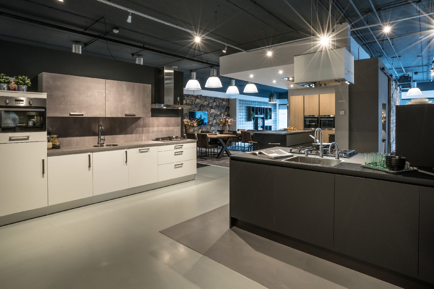Ontdek hier het Iemms keuken project door Sharp Gietvloeren