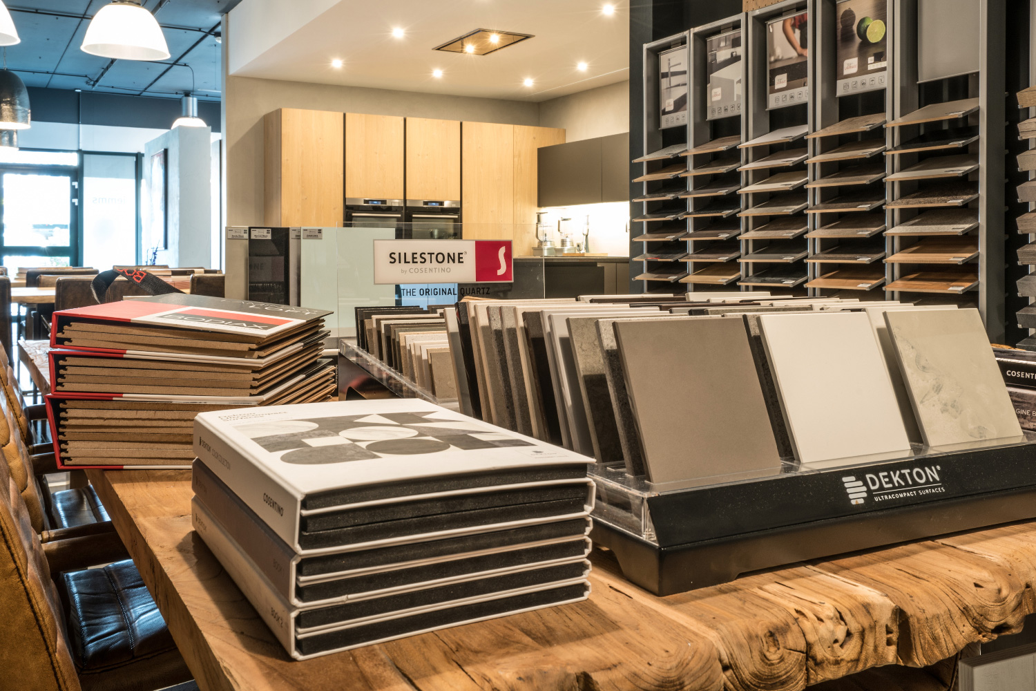 Winkelvloeren: Iemms keuken project door Sharp Gietvloeren
