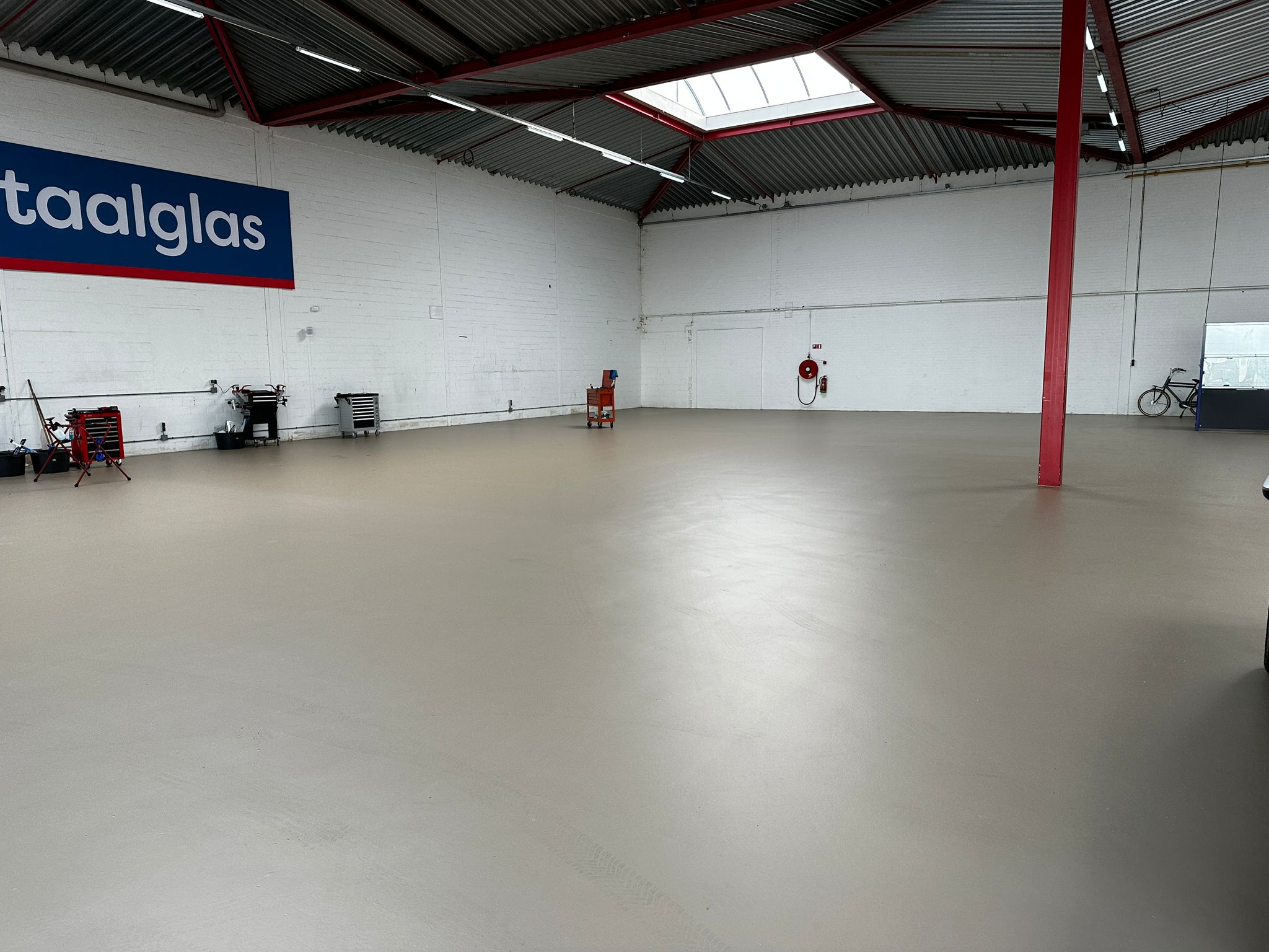 Sharp Gietvloeren Werkplaatsvloeren laten aanleggen